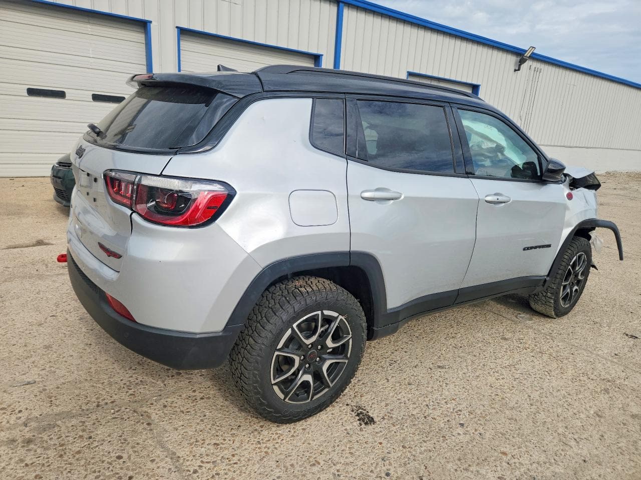 2025 JEEP COMPASS photo 3